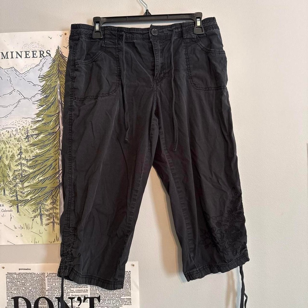 Vintage Y2K Faded Glory Floral Embroidered Cargo Capris